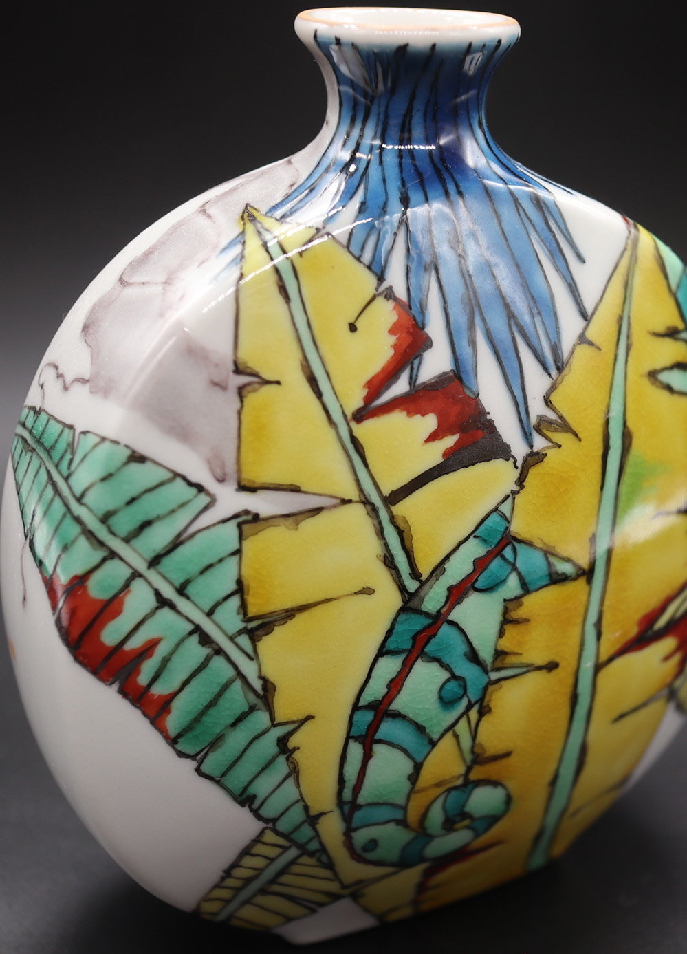 茂みのパンサーカメレオン