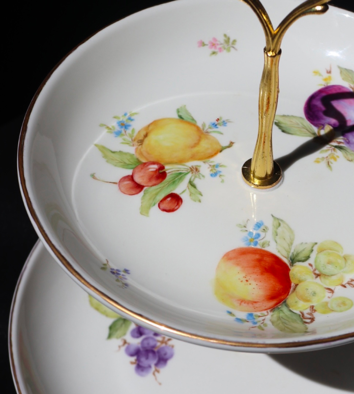 アフタヌーンティースタンドにフルーツ盛り